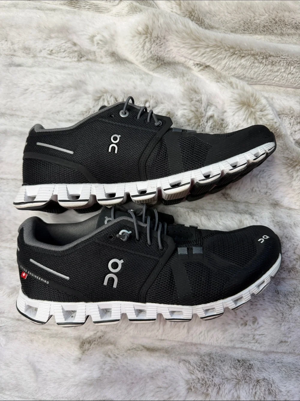 On Running women’s Athletic Shoes size 7